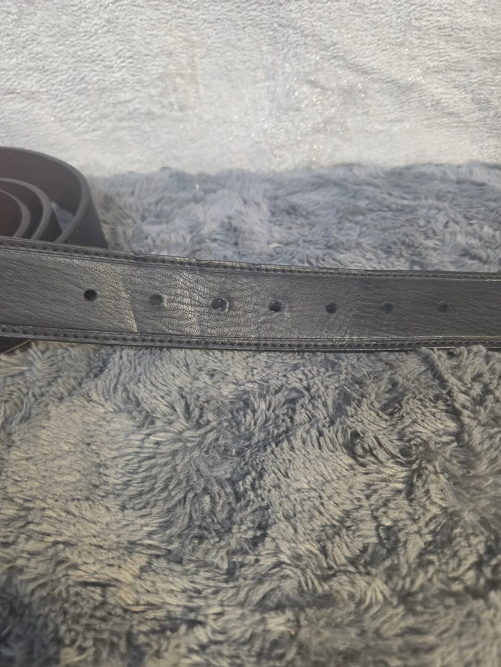 Levi Strauss & Co. Black Leather Men's Belt with Brushed Metal Buckle